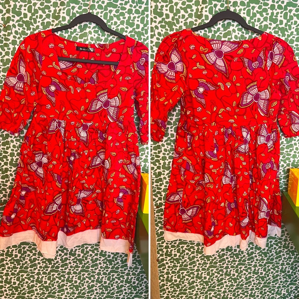 EUC Girls Dress, Red w/butterfly pattern all over, dresses double lined. 🦋